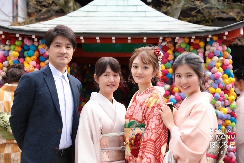 写真：京都・東山で成人式振袖と卒業袴ご姉妹の記念ロケ撮影