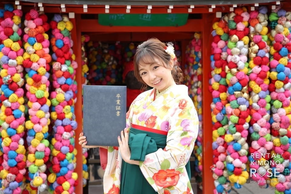 写真:卒業記念・前撮りに八坂庚申堂で卒業袴レンタルロケ撮影