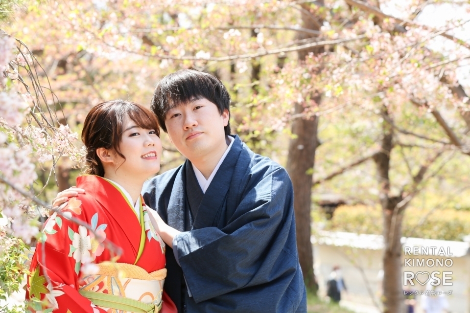 写真：桜の残る京都・二年坂やねねの道でご夫婦振袖持込ロケ撮影