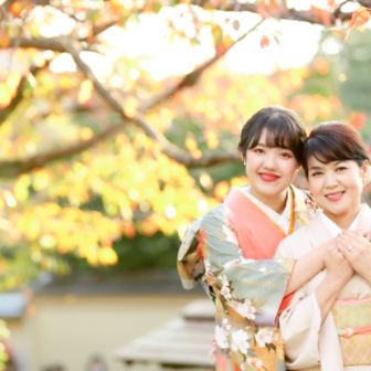 写真：紅葉の京都・高台寺公園でお持込の振袖と訪問着で成人式前撮り
