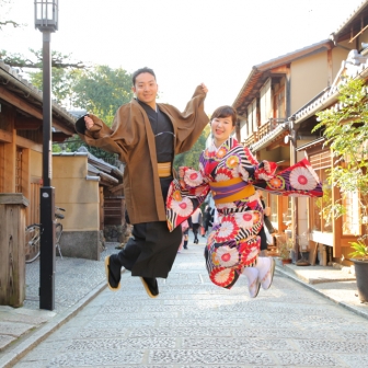 写真：結婚式を控えた新婚さまの京都旅行ロケ撮影