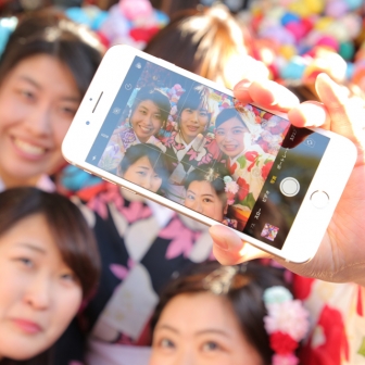 写真：仲良し女子5人の卒業旅行ロケ撮