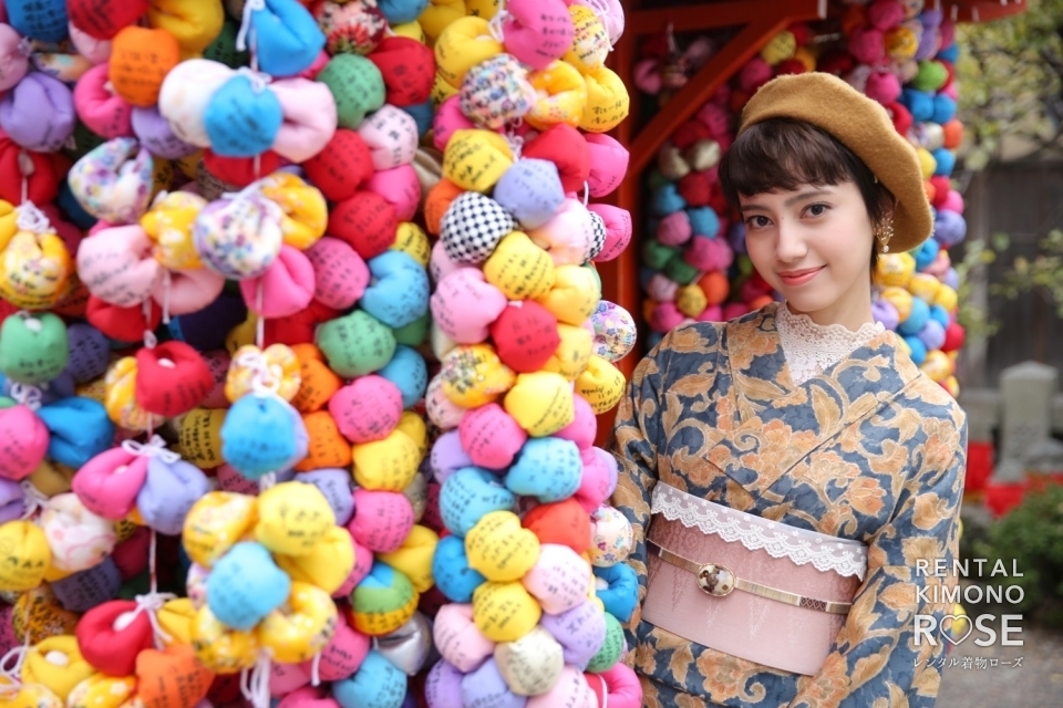 写真:浪漫プランのレンタル着物で八坂庚申堂や京都観光地を散策