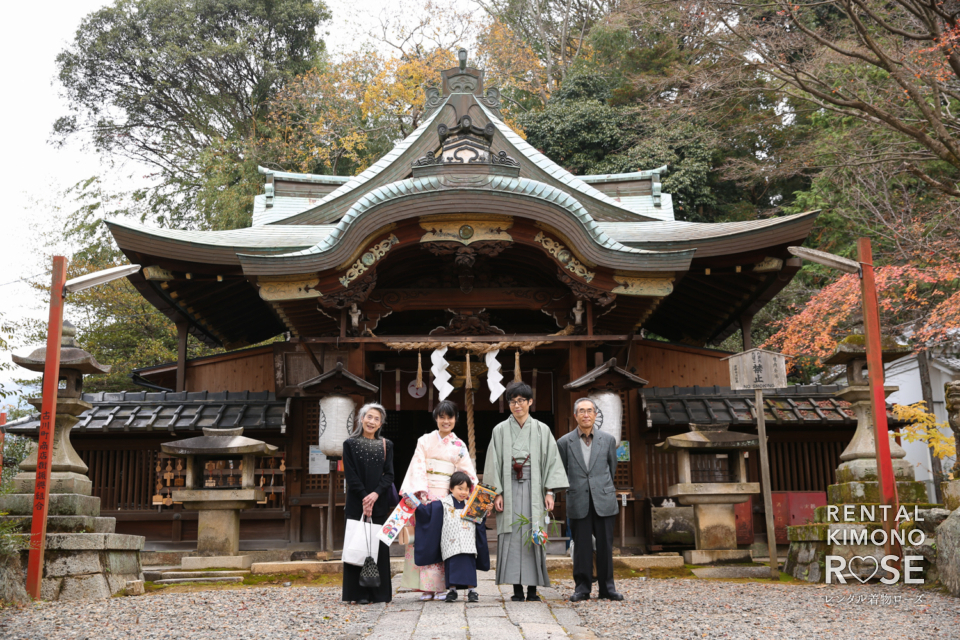 写真:京都・粟田神社にてご家族着物で七五三ロケーション撮影