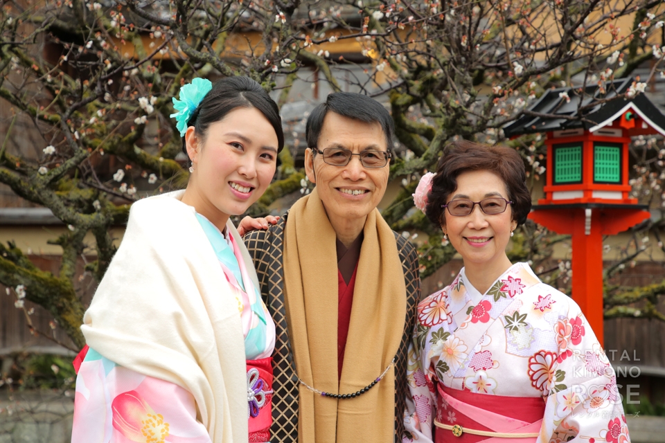 写真：海外からお越しのご家族様と祇園でロケ撮影