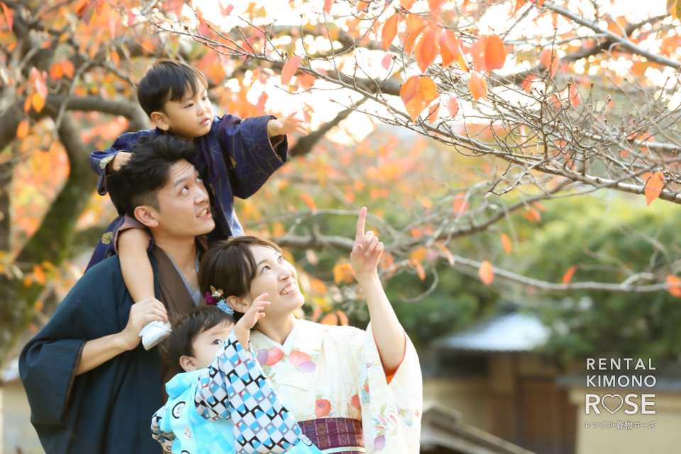 写真：紅葉の京都にてアンティーク着物などで揃えたご家族ロケ撮影