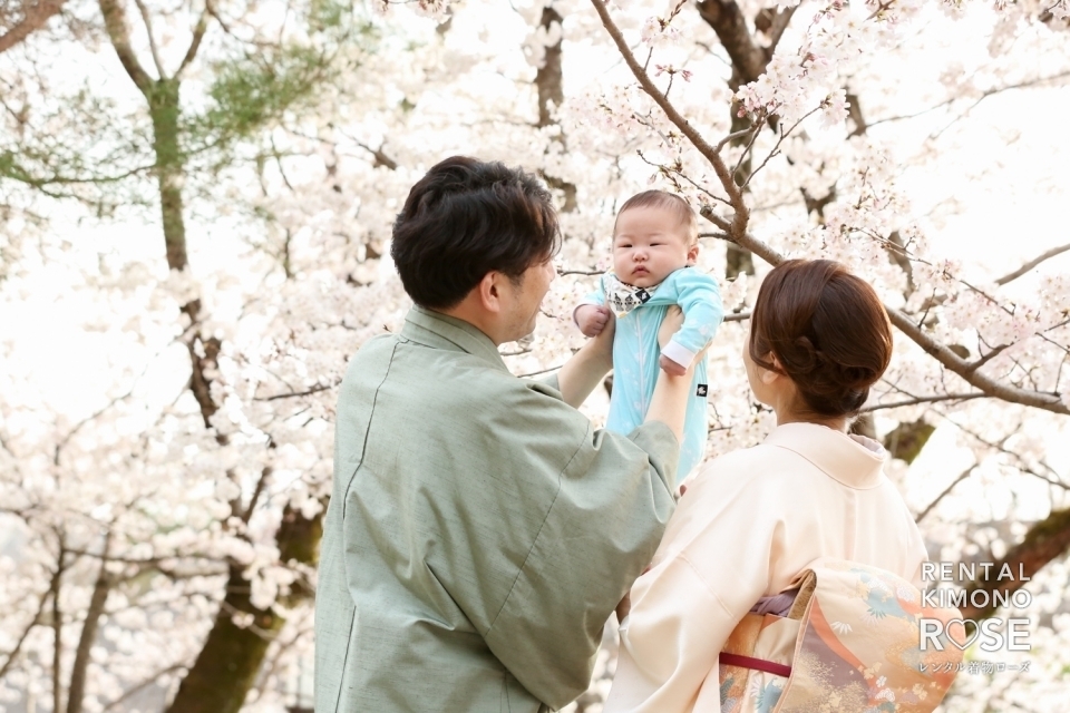 写真：桜満開の京都・高台寺公園でリピーター様のお宮参り撮影