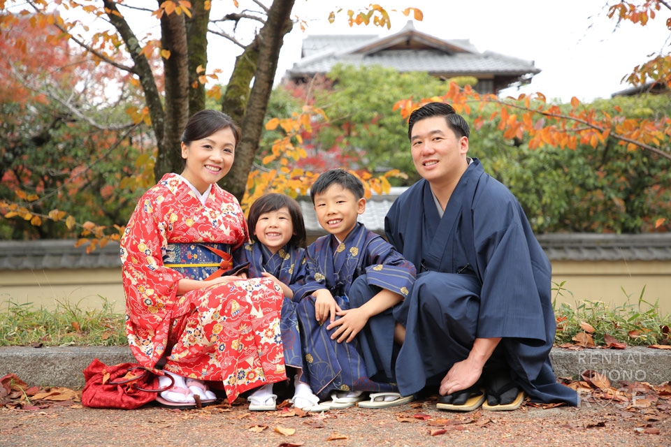 写真:海外からのお客様と東山ロケーション撮影