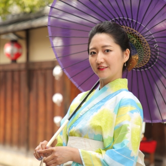 写真：絹目の和傘で凛と美しく！浴衣でロケーション撮影