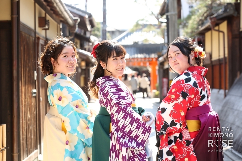 写真:卒業記念にお友達と八坂庚申堂で振袖袴レンタルロケ撮影