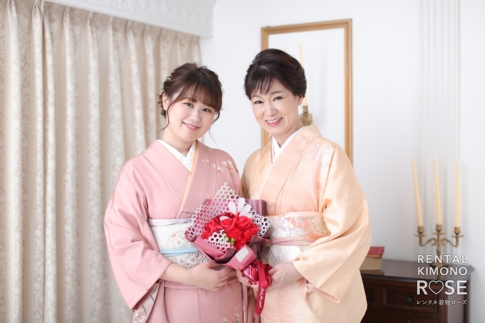 写真:京都・東山のスタジオで母娘の訪問着やドレス還暦記念撮影