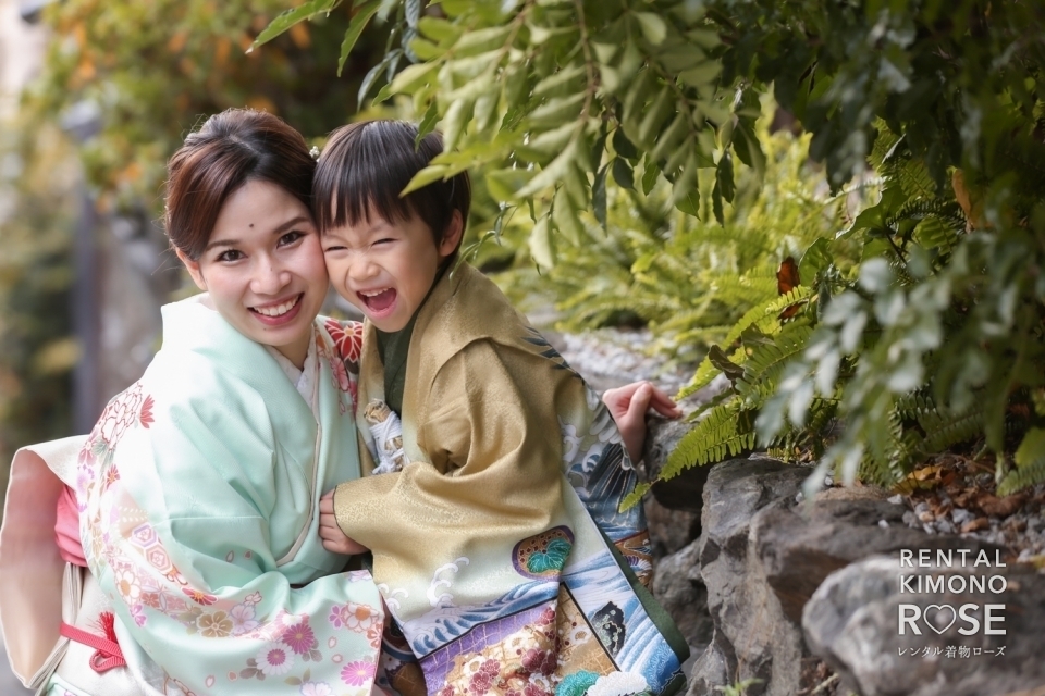 写真:京都東山にて袴と訪問着で七五三ロケ・スタジオ撮影
