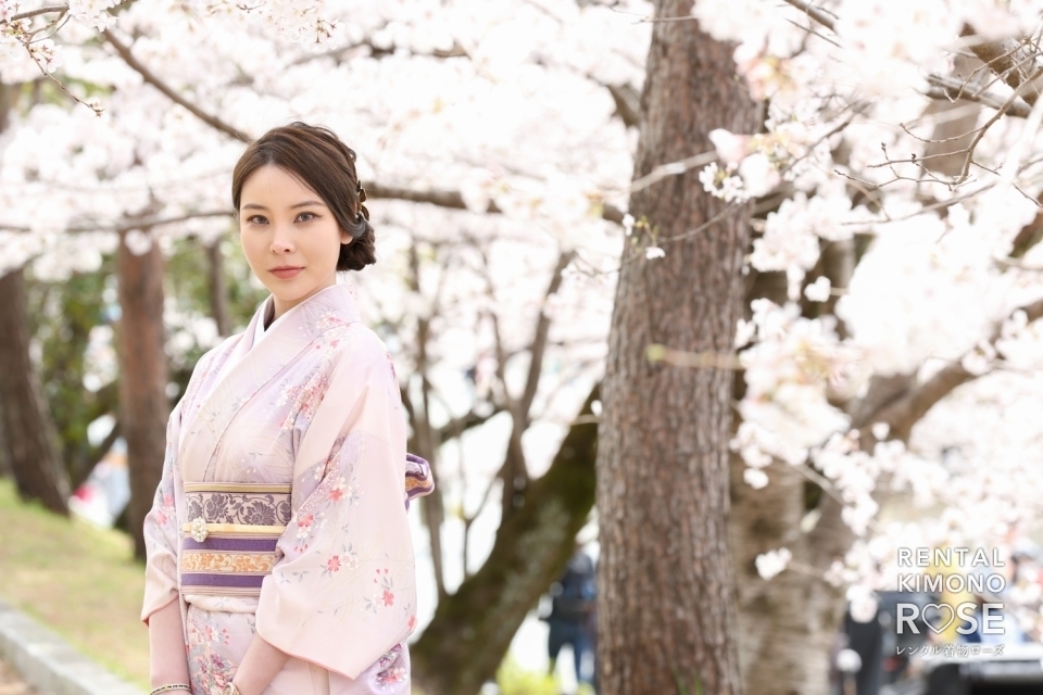 写真:桜咲く京都東山や高台寺公園でアンティーク着物でのロケ撮影