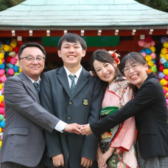 写真：お持ち込みの振袖とレンタルドレスでスタジオ＆ロケ成人式撮影