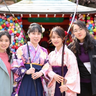 写真：京都・三十三間堂通し矢の袴レンタルやヘアメイクの女子大生さま