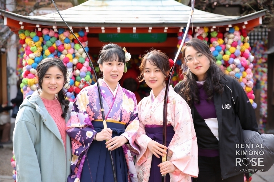 写真：京都・三十三間堂通し矢の袴レンタルやヘアメイクの女子大生さま