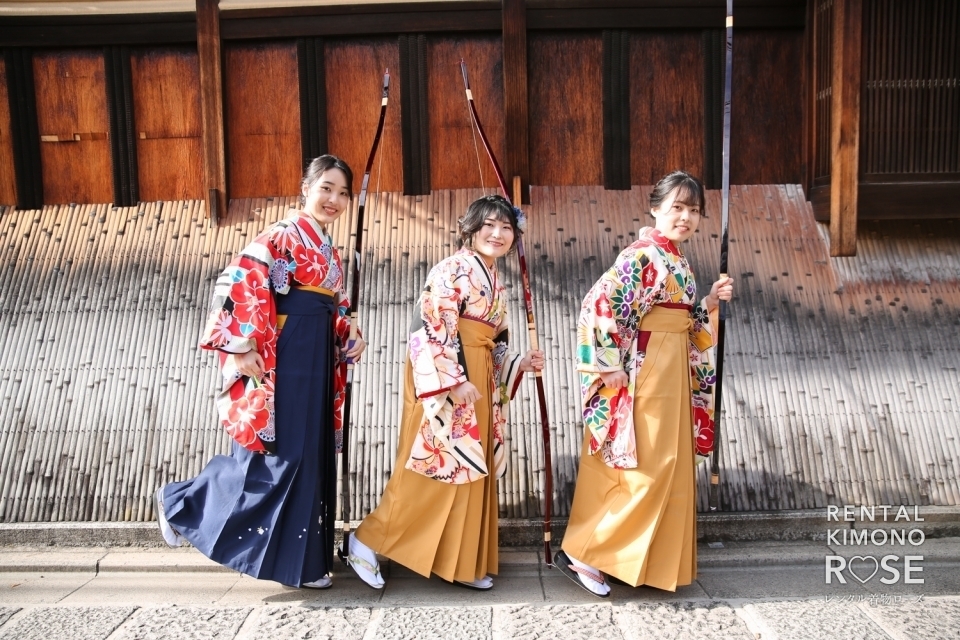 写真：京都・三十三間堂通し矢参加用の袴レンタルの女子大生さま