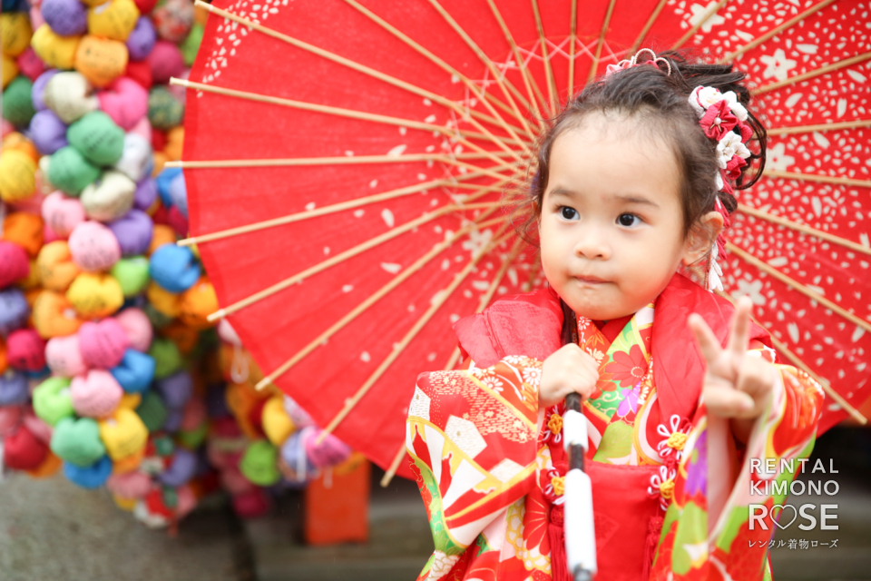 写真:雨の京都東山とスタジオで七五三のお嬢さまの記念家族撮影