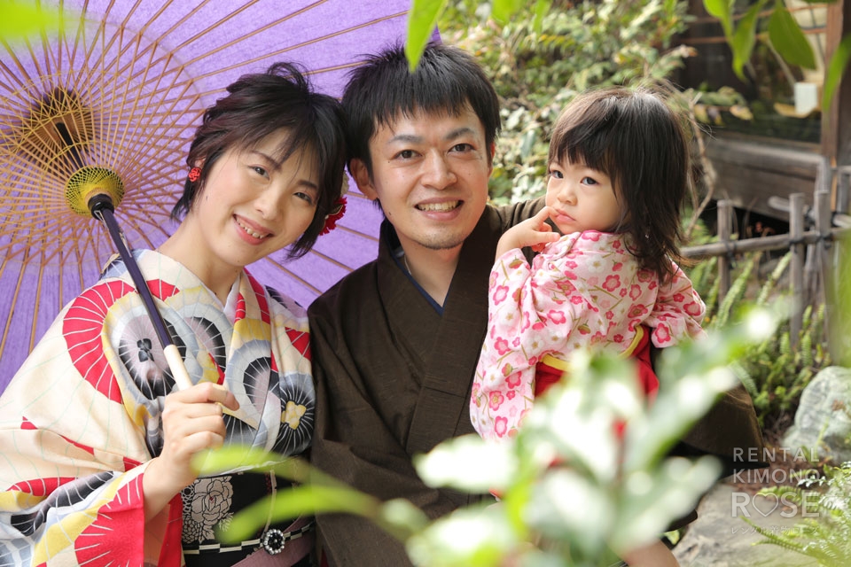 写真：とっても仲睦まじい素敵ご家族と安井金比羅宮でロケーション撮影！