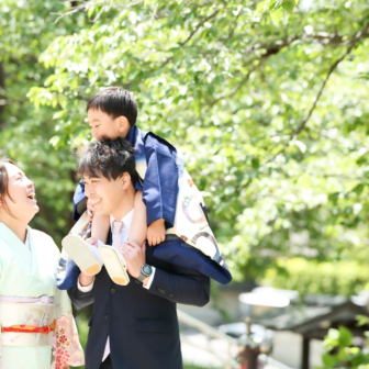 写真：京都・八坂庚申堂など袴と訪問着で七五三ロケーション撮影