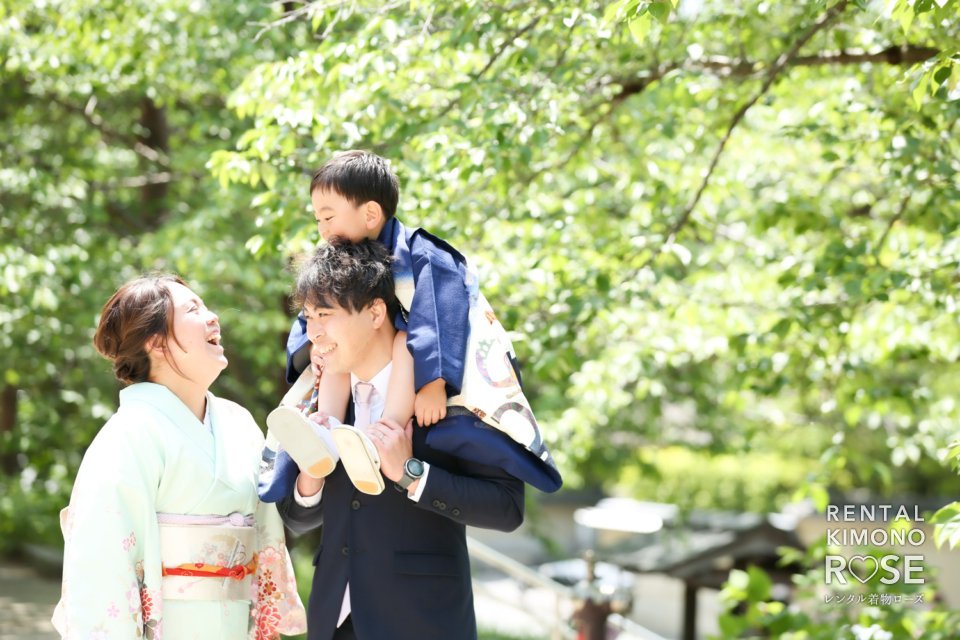 写真:京都・八坂庚申堂など袴と訪問着で七五三ロケーション撮影