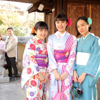 写真：春の東山で着物三姉妹とロケ撮☆