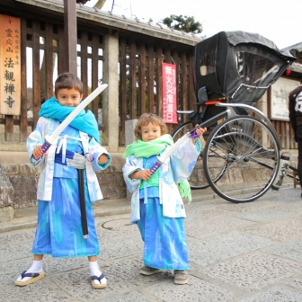 写真：日本在住の海外の方が可愛いお子さんと京都ロケ撮影