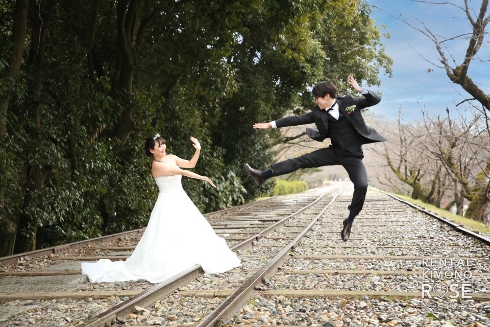 写真：蹴上インクラインにてウェディングドレスで結婚式前撮りロケ撮影