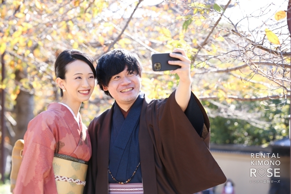 写真:秋の京都・高台寺や八坂の塔でカップル様の観光ロケ撮影