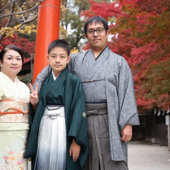 京都 下鴨神社でご家族兄弟着物で揃えて七五三記念ロケ撮影 ギャラリー 京都のレンタル着物ローズ ロケ撮影特設サイト