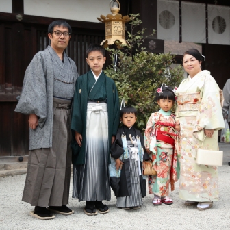 京都 下鴨神社でご家族兄弟着物で揃えて七五三記念ロケ撮影 ギャラリー 京都のレンタル着物ローズ ロケ撮影特設サイト