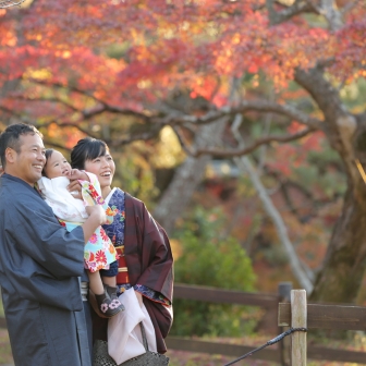 紅葉の京都 円山公園でご家族様の観光ロケーション撮影 ギャラリー 京都のレンタル着物ローズ ロケ撮影特設サイト 紅葉の京都 円山公園でご家族様の観光ロケーション撮影 ギャラリー 京都のレンタル着物ローズ ロケ撮影特設サイト