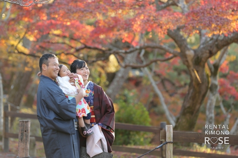 紅葉の京都 円山公園でご家族様の観光ロケーション撮影 ギャラリー 京都のレンタル着物ローズ ロケ撮影特設サイト 紅葉の京都 円山公園でご家族様の観光ロケーション撮影 ギャラリー 京都のレンタル着物ローズ ロケ撮影特設サイト