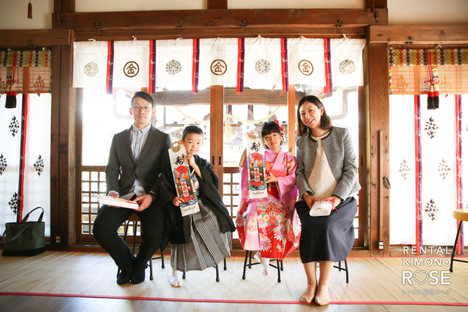 写真：京都・安井金比羅宮にてご姉弟着物で七五三ロケーション撮影