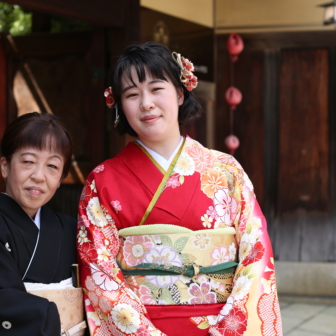 写真：京都東山での結婚式ご親族様に留袖・振袖レンタル着付け