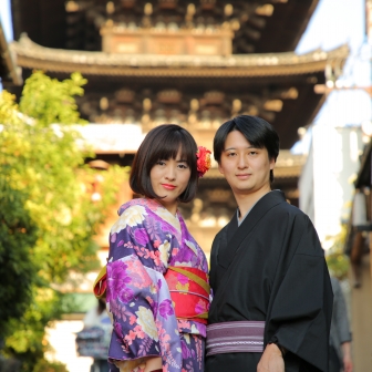 写真：国際結婚の新婚カップルさまと京都東山ロケ撮影