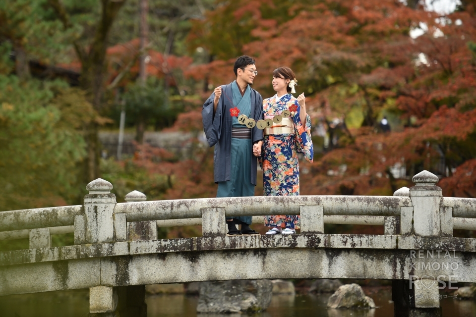 写真：紅葉の京都・円山公園や高台寺で新婚様の観光ロケーション撮影