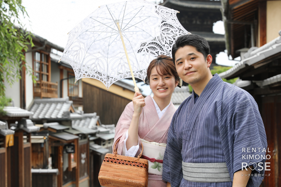 写真：夏の京都・八坂の塔や八坂庚申堂でカップル様の観光ロケ撮影