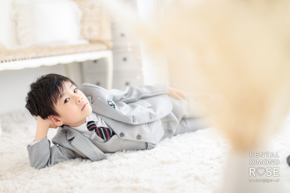 写真:京都東山の写真スタジオでタキシードにて七五三記念撮影