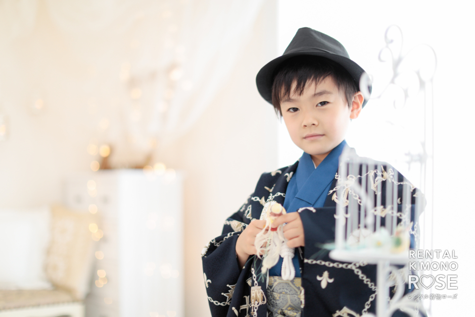 写真:京都東山の写真スタジオで現代風羽織袴にて七五三記念撮影