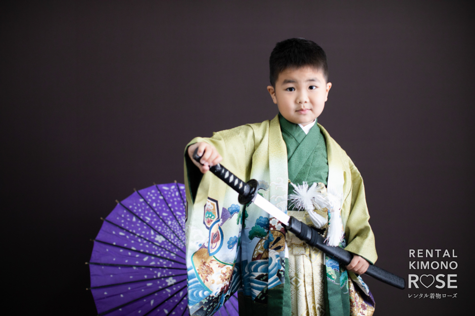 写真：京都東山のスタジオでフォーマルな羽織袴での七五三家族撮影