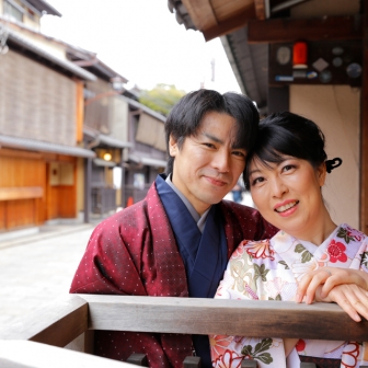 写真：祇園白川を着物姿でしっとり大人デート撮影