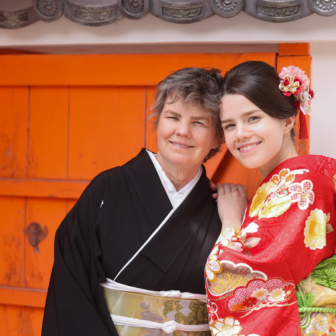 写真：ご結婚前の母娘さまレンタル振袖と留袖で京都記念撮影