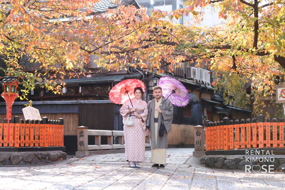 写真:紅葉が美しく色づく京都・祇園でのロケーション撮影