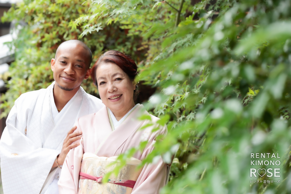 写真:京都東山にてお母様と訪問着+羽織袴で大学卒業記念撮影