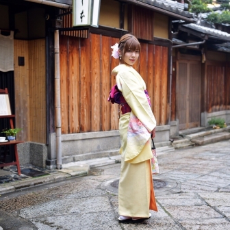 写真：黄色の可愛いお着物で京都探索♪