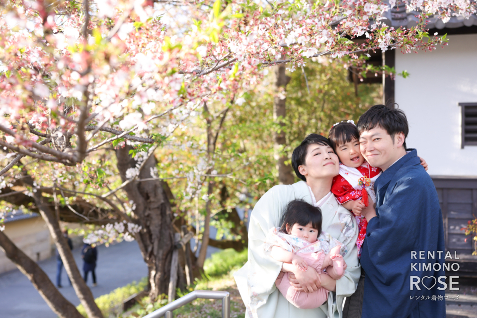写真:京都東山・八坂庚申堂にて3歳の女の子の七五三ロケーション撮影