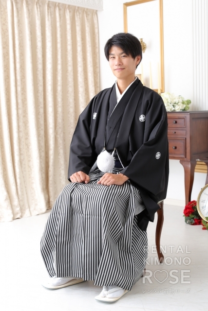 男性羽織袴スタジオ撮影ポーズサンプル ギャラリー 京都のレンタル着物ローズ ロケ撮影特設サイト 男性羽織袴スタジオ撮影ポーズサンプル ギャラリー 京都のレンタル着物ローズ ロケ撮影特設サイト