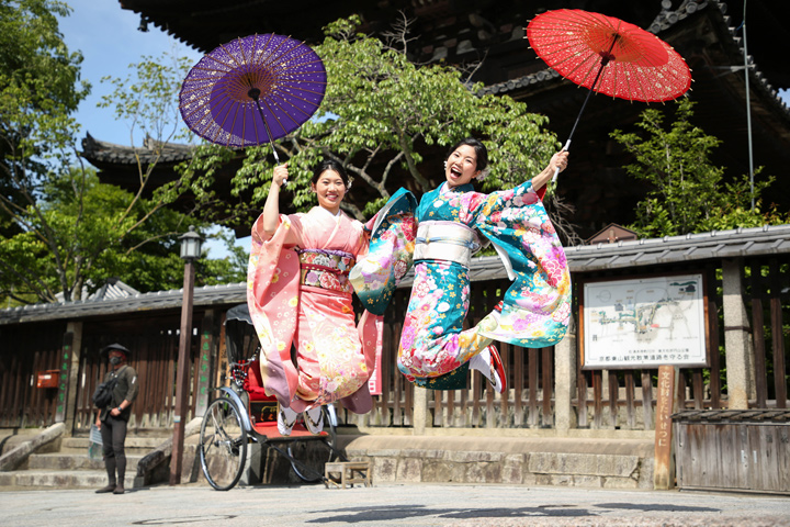 スタンダードな和傘は大人用から子供用まで取り揃えております