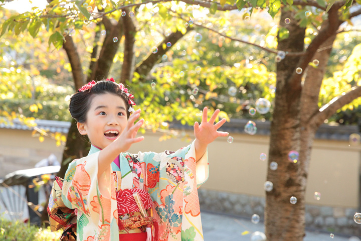 シャボン玉はお子さまも笑顔になり美しい写真が撮れて大好評です